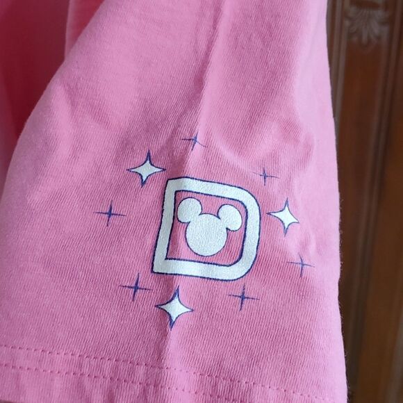 DISNEY PARKS 2XL pink Women's tee. 2018 Goos used condition. - Picture 4 of 6